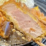 とんかつと、しゃぶしゃぶ。黒豚ふくや - 黒豚ロース《上》断面