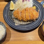 とんかつと、しゃぶしゃぶ。黒豚ふくや - 黒豚ロース《上》定食(2,600円)ご飯小