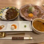 さくたろう - 料理写真:ローストビーフ丼（ハーフ）＆ミニカレーのセット