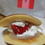 丹坊 - 白あんと生クリームといちご