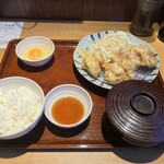 やよい軒 - 料理写真:とり天定食と生たまご