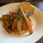 キッチンバル さんりんしゃ - 料理写真:揚げなすとソーセージのパスタ