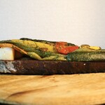 エテコ ブレッド - ・野菜のタルティーヌ 松の実とオリーブのソース 1,080円/税込