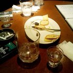 リックス - 呑み食い途中のテーブル。大きいグラスが栗焼酎。ショットグラスはグラッパ。