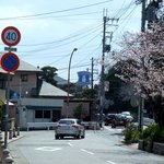 三田屋本店 - 行き方⑤ローソンの前を西へ曲がります