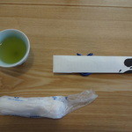 うなぎ亭 友栄 - お茶とお絞り、箸