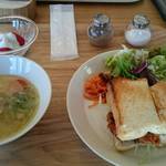 BERRYNE CAFE - スープとパンのランチ