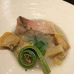 澤いち - グジとハマグリ出汁の春野菜添え