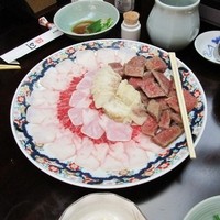 土佐料理 司 高知本店 - ミンク鯨の赤身肉とサエズリ・ウネス