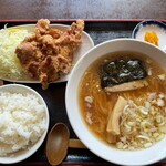ラーメンはっちゃき - 料理写真:あっさり正油ラーメン Bセット(唐揚げセット)