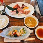 焼肉 ホルモン シオミ - 料理写真:
