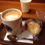 Kafe Beroche - カフェラテとクッキー