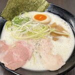 鶏白湯らーめん 鶏そば らーめん魂 - 泡々塩白湯らーめん　濃厚クリーミーな味わい