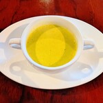赤いトタン屋根の猫 - かぼちゃスープ