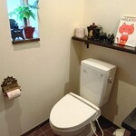 赤いトタン屋根の猫 - 