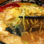 無鉄砲  - 麺持ち上げ（豚骨ラーメン）_2015年３月