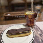 PAUL - ケーキセット（エクレール・ショコラ572円、セットドリンク…アイスレモンティー495円）