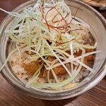 四川担々麺 赤い鯨 - パイコー丼