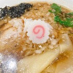 味噌中華そば ムタヒロ - 醤油・煮干そば、900円。