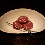 ザ バー ナノ フェムト - お通しの鹿肉のクラコウ