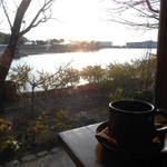 つろぎ - コーヒーと窓側席から見る景色