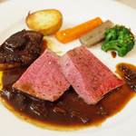 サンク・オ・ピエ - サンク・オ・ピエ14周年記念コース(12000円・外税)の仔羊のロースの芯の滑らかなロースト ドライ・ポルチーニのソース フォアグラのソテーを添えて