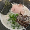 龍道 - 濃厚豚骨ラーメン800円。
