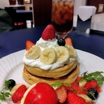 不二家 レストラン - 料理写真:ベリーとバナナのホットケーキ、知覧紅茶
