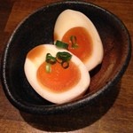 豚小家 - お通しの煮卵/下手なラーメンより旨し