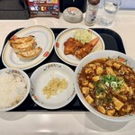 餃子の王将 - 料理写真:麻婆拉麺 特選セットB、スゴ辛チキン ジャストサイズ、青森県産にんにく