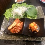 焼肉しゃぶしゃぶ いのうえ - 白菜キムチ、チーズキムチ、サンチュ