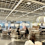 IKEAレストラン - 広いカフェテリア②