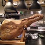 セララバアド - お食事の初めに、オススメされる「生ハム」は、別料金です。