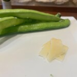 オステリア ジョイア - イタリア種生そら豆とペコリーノ トスカーノチーズ
