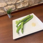 オステリア ジョイア - イタリア種生そら豆とペコリーノ トスカーノチーズ