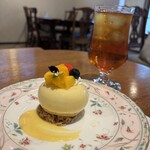 salon de the Tea shot - マンゴームースのケーキとアイスティ