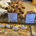 Boulangerie Coucou - 料理写真:クロワッサン