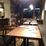 セララバアド - スッキリ落ち着いた店内♪