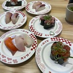スシロー - 料理写真:魚色悪!ハマチとか死んでるww