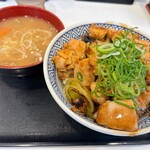 吉野家 - 料理写真:焦がしねぎ焼き鳥丼 と 豚汁