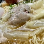 銀座 八五 - 【ラビオリ】トリュフ、フォアグラ、生ハムが入っているラーメンを食べているのに、上質なフレンチを感じる不思議