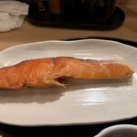 舞浜 - サケは大ぶりの美味しいやつ！
