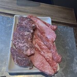 黒毛和牛焼肉 つじ川 - A5カルビ&ハラミ