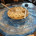 三輪そうめん流し - そうめん回る、ぐるぐる回る