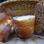 アルティジャーノ - 左からベーコンエピ、小倉、くるみ2015.3.15