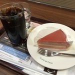 Kafe Do Kurie - ストロベリーブディングケーキとアイスコーヒー。
      春うらら♪