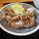 ラーメン もつ煮 マルコ - 「モツ煮丼（小）」です。柔らかいモツと濃過ぎないタレが絶妙なバランスで美味しかったです♪