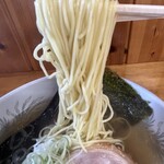 ラーメン もつ煮 マルコ - 程良い加水率でパツっとしたストレート麺です。喉越しも大変良かったです(o^^o)