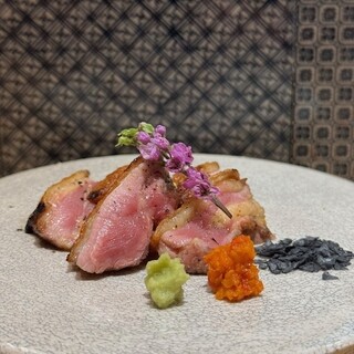 ・三大地鶏名古屋コーチン炭焼きももたたき