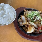大久ラーメン - 鉄板ホルモン定食・麺大盛り¥1,380